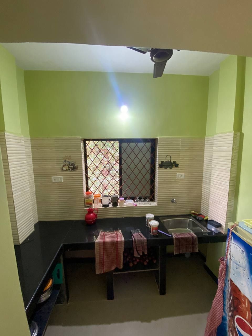 2 BHK, Верхний Мандрем — фото 2