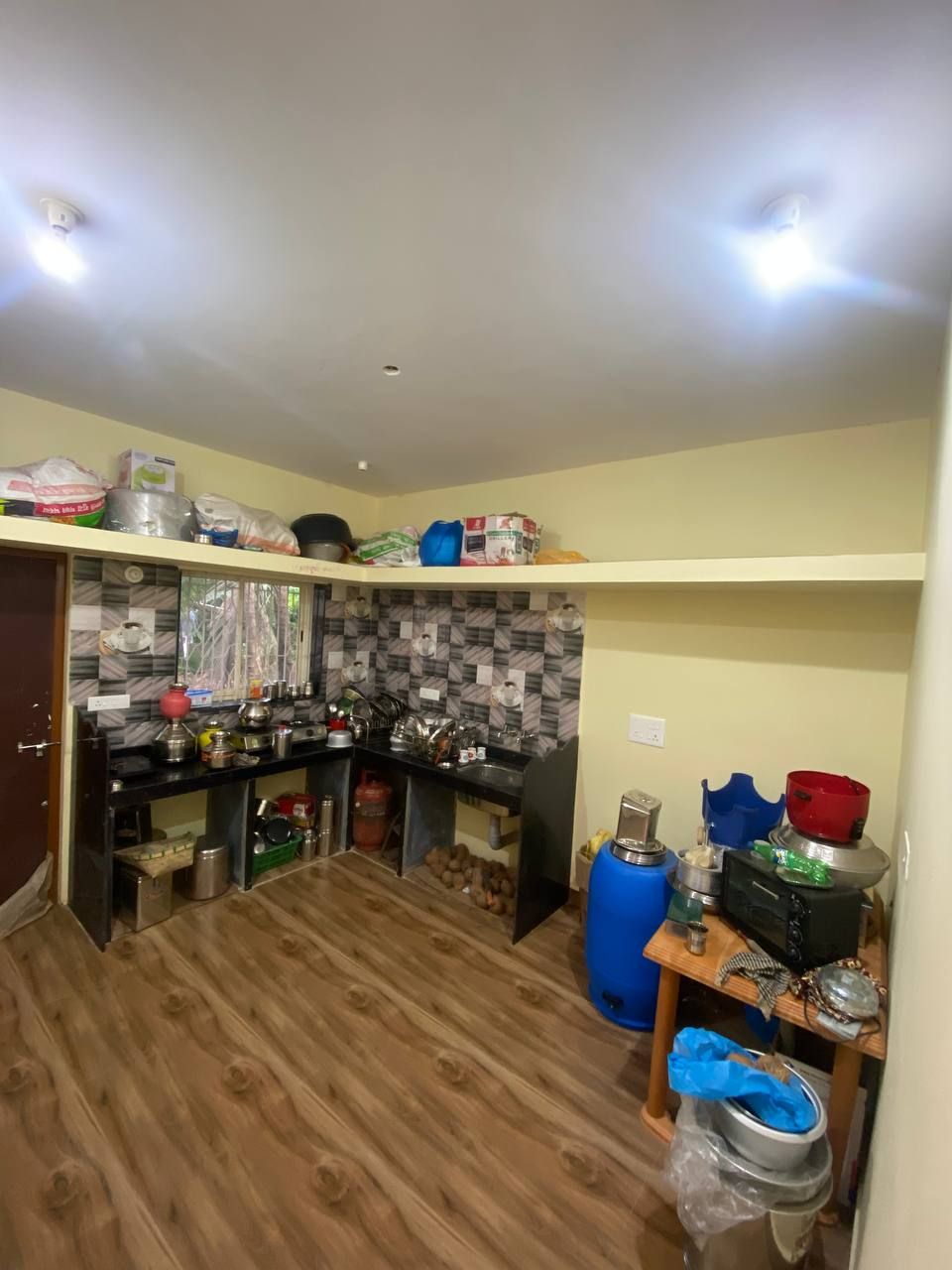 2 BHK, Верхний Мандрем — фото 6