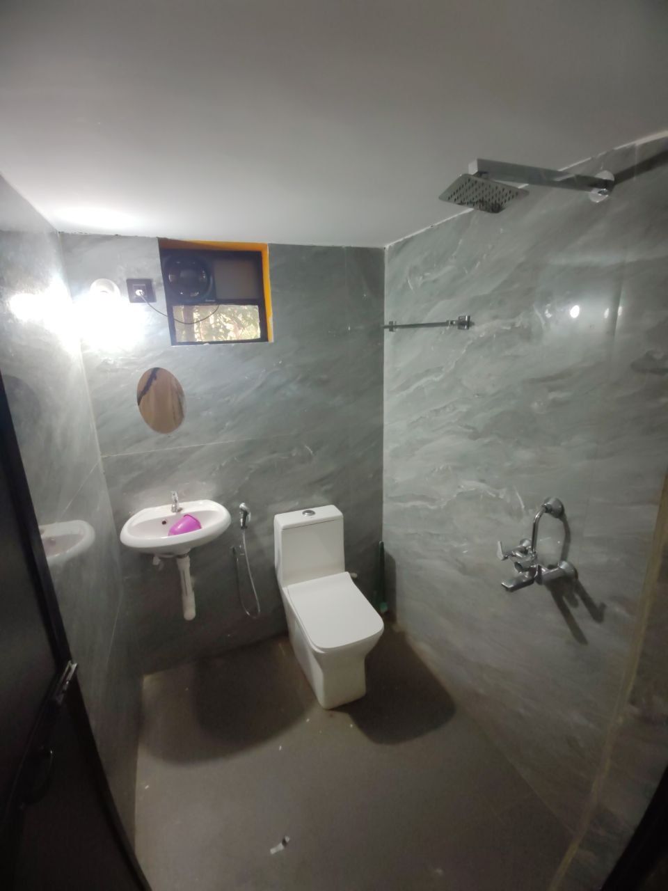 2 BHK, Нижний Мандрем — фото 2
