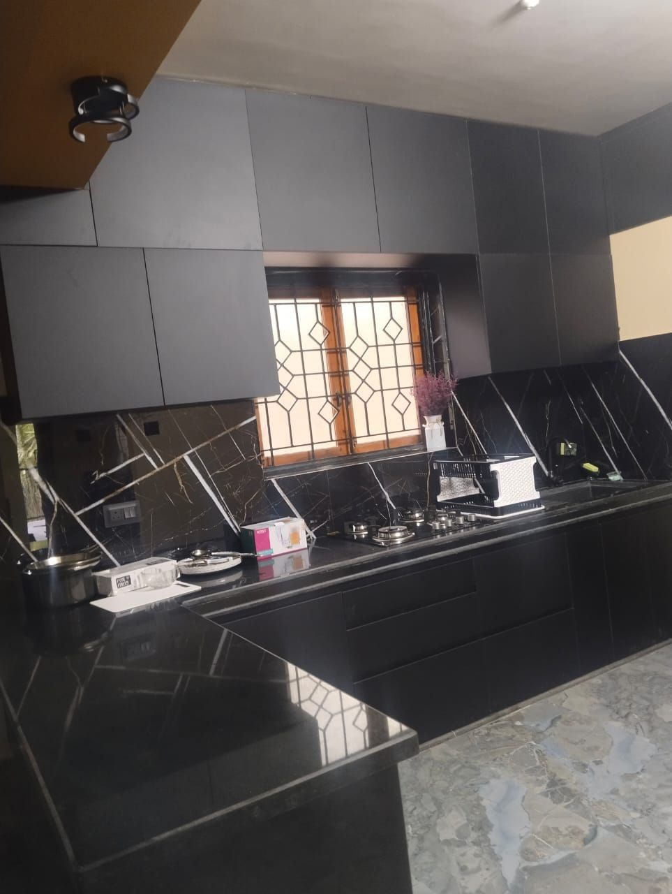 2 BHK, Нижний Мандрем — фото 4